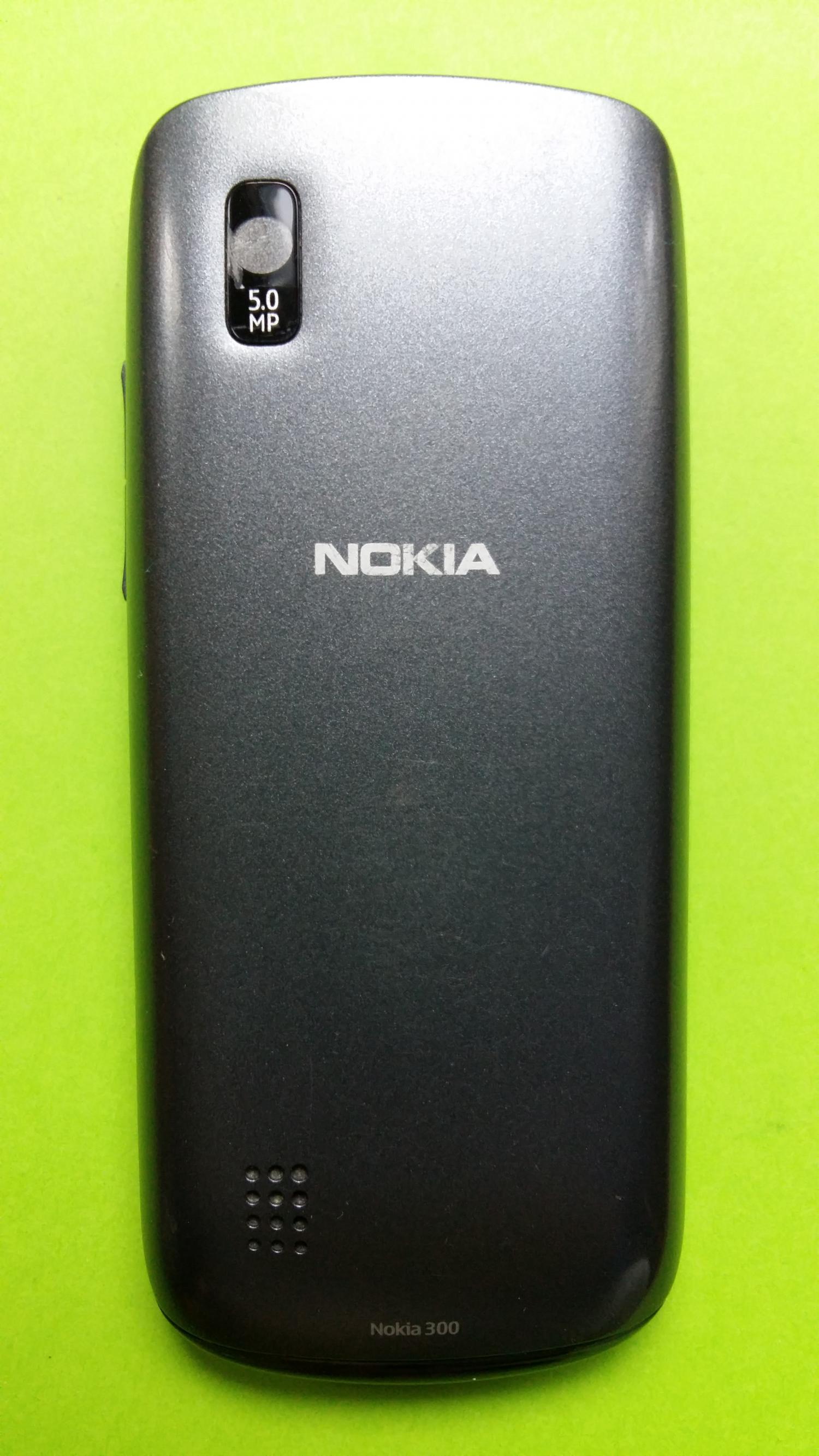 image-7300146-Nokia 300 Asha (1)2.jpg